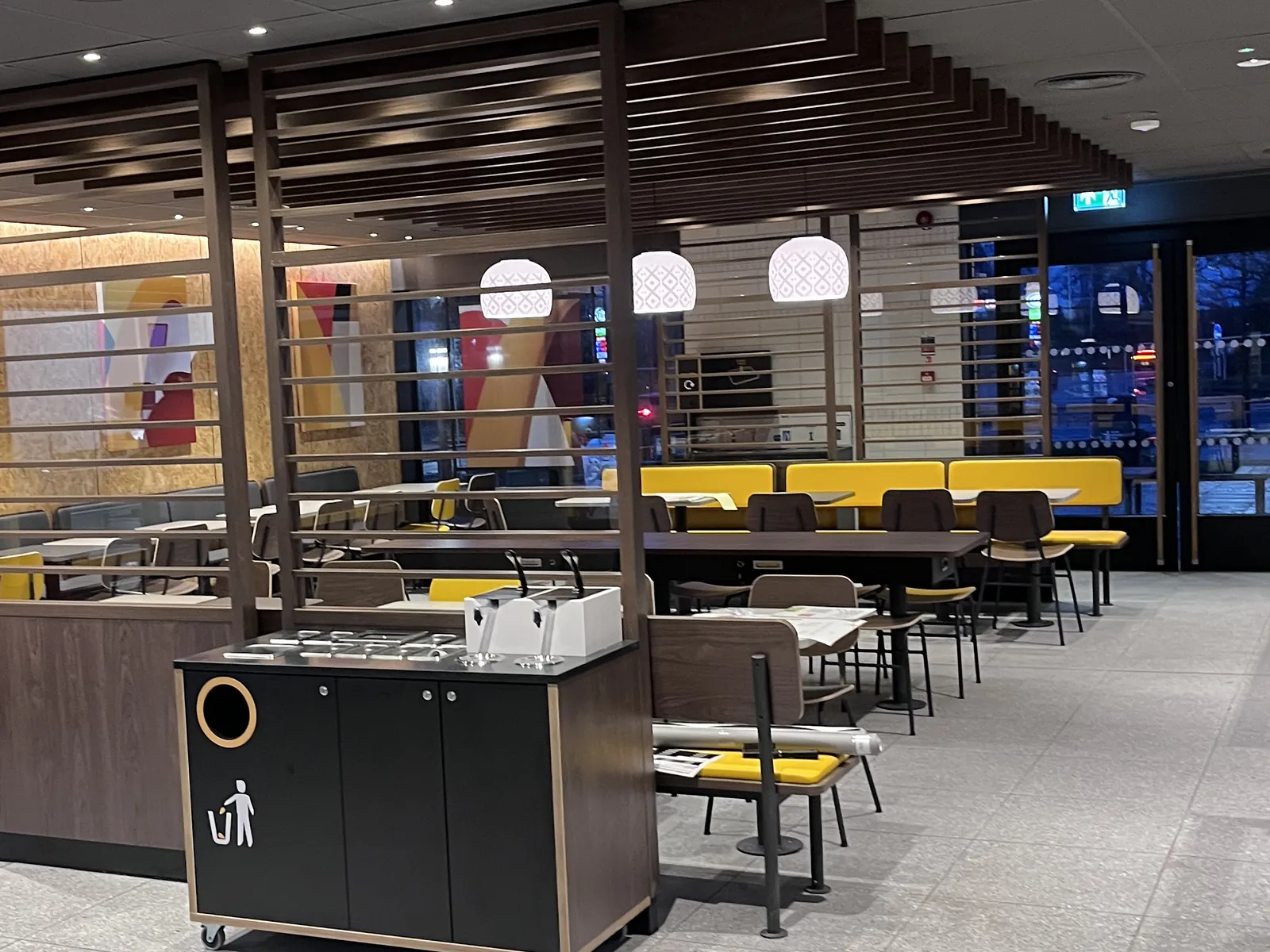 Fast Serve Restaurant, timber screens and booth seating